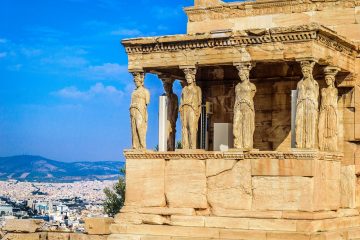 V-anticnih-grskih-templjih-ki-so-bili-takrat-najbolj-varovane-zgradbe-so-sprejemali-depozite-izdajali-posojila-menjavali-kovance