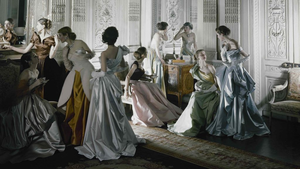 Posnel Cecil Beaton leta 1948, vse obleke pa so delo slovitega oblikovalca Charlesa Jamesa. Retrospektiva njegovih kreacij je bila leta 2014 osrednja tema prireditve Met Gala z naslovom »Charles James: Beyond Fashion« in je bila vključena v razstavo v Anna Wintour Costume Center pri Inštitutu za kostumografijo.