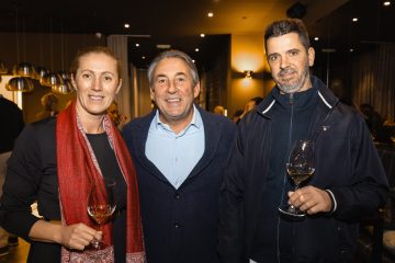 Alma Rekić in Aleš Zajc v družbi Marka Skočaja