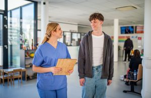 moški fant mladostnik sestra