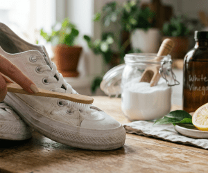 Domače čistilo za bele superge: sijaj in svežina z naravnimi sestavinami – domače čistilo za bele superge