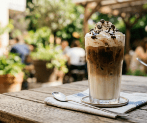 Kako pripraviti popolno ledeno kavo: Recepti in triki za vrhunsko osvežitev – ledena kava