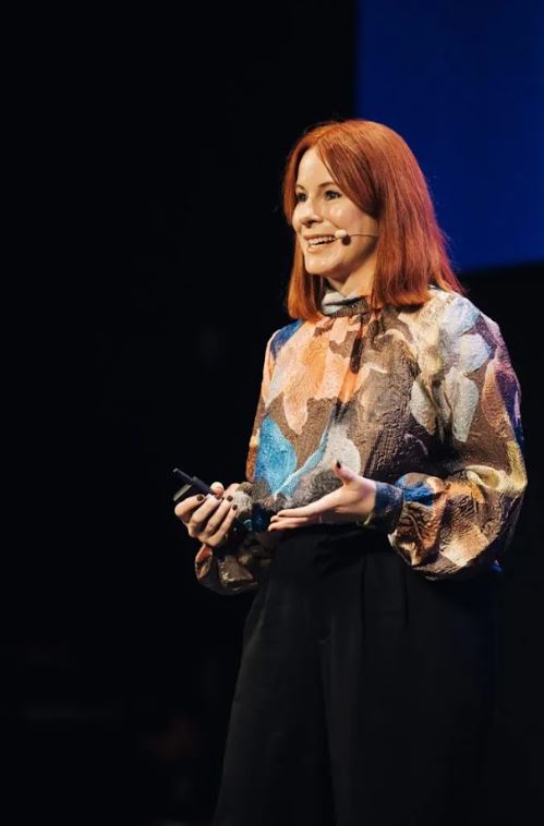 Victoria Loomes