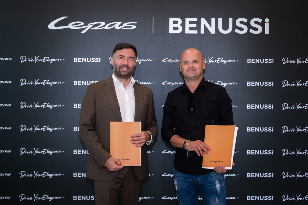 Direktor družbe VIP Avtomobili iz Celja, Nenad Mesiček (levo) in direktor podjetja Auto Benussi, Daniel Benussi.