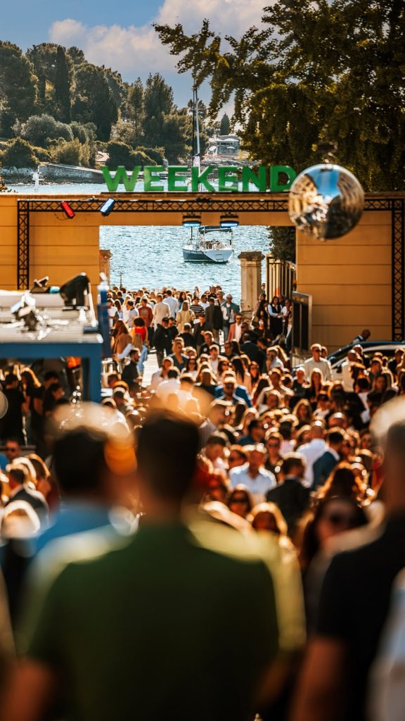 Weekend.19