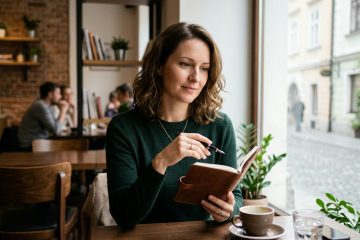 Besede, ki prebudijo dušo: top citati znanih osebnosti za moderno žensko – top citate celebre